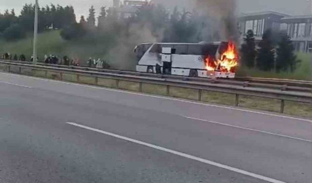 TEM'de yolcu otobüsü alev alev yandı