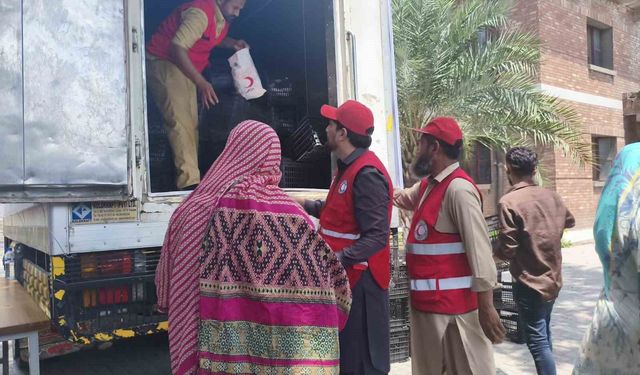 Türk Kızılay'ı Pakistan'da kurban hisse dağıtımına başladı