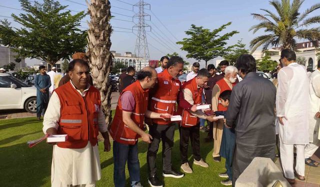 Türk Kızılay'ın Pakistan'da vekaleten kestiği kurbanlar yaklaşık 4 bin 700 aileye dağıtılacak