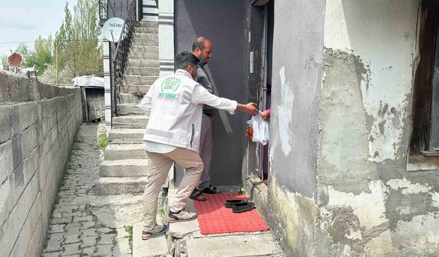 Umut Kervanı Ağrı'da yüzlerce hanenin sofrasına kurban eti ulaştırdı