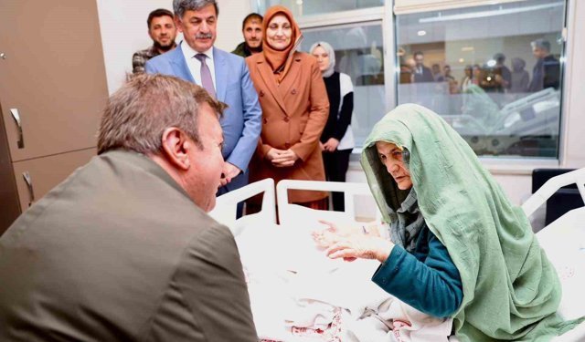 Vali Aydoğdu'dan Aksun ailesine geçmiş olsun ziyareti