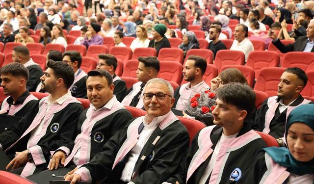 55 yaşında üniversite hayaline kavuştu, 59 yaşında mezun oldu