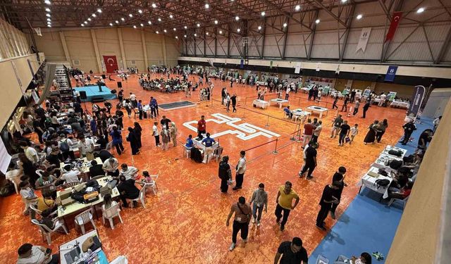 740 takım, 800 bin TL ödül: Teknoloji şöleninin heyecanı başladı