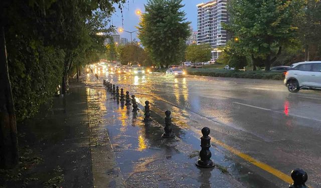 Ankara'da sağanak yağış etkili oldu