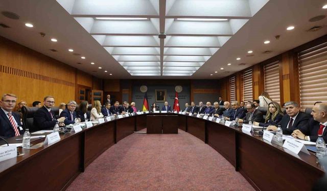 Bakan Bolat: 'Almanya vizelerinde ret oranı yüzde 25'lerden yüzde 14'e geriledi'