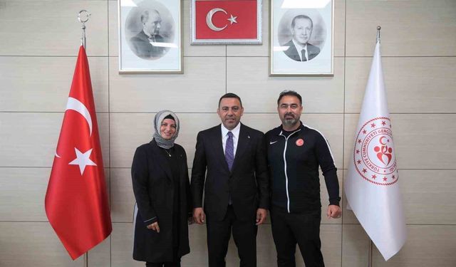 Bakan Yardımcısı Yerlikaya şampiyonları kutladı