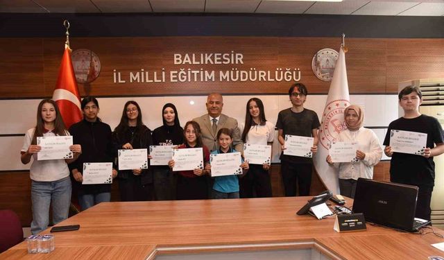 Balıkesir'de başarılı öğrenciler ödüllendirildi