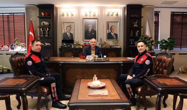 Başkan Esen, heimlich manevrasıyla hayat kurtaran polis memurlarını tebrik etti