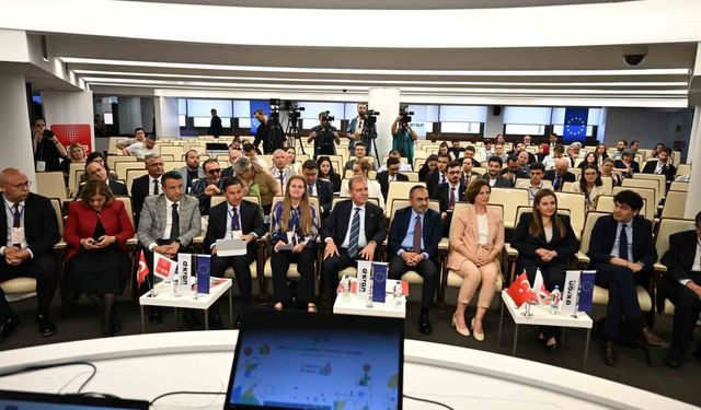 Başkan Seçer: 'Çağdaş belediyecilik anlayışının en önemli aktörlerinden biri gençlerdir'