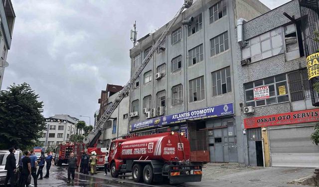 Bayrampaşa'da plastik eşya üretim atölyesinde yangın paniği