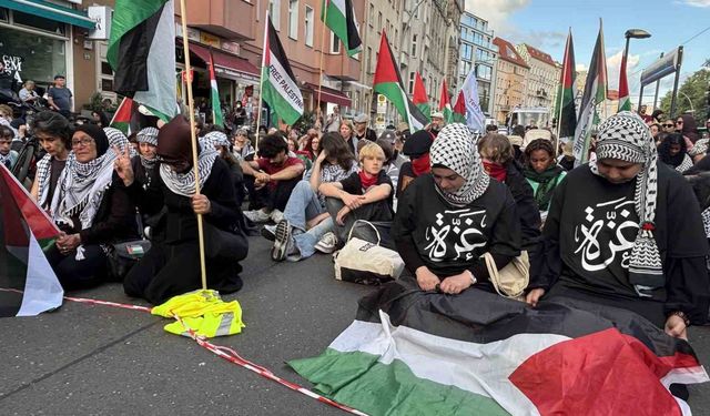 Berlin'deki Filistin gösterisinde polisten sert müdahale