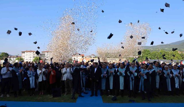 BEUN Devrek ve Gökçebey Kampüsleri 2025-2026 Akademik Yılı Mezuniyet Töreni Gurur Dolu Anlara Sahne Oldu