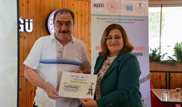 Bilecik'te 'Gençlik ve Şehir Bilinci Geçmişten Geleceğe Buluşma' programı düzenlendi