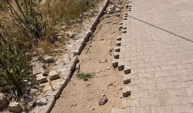 Buldan'da internet altyapı çalışması sebebiyle bozulan yollar vatandaşları mağdur etti