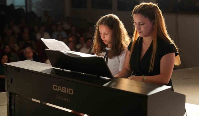 Burhaniye'de müzik günü coşkusu yaşandı