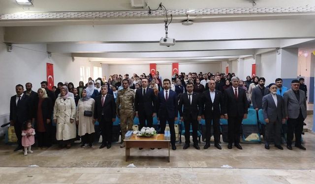 Çaldıran'da 4-6 yaş Kur'an kursu öğrencilerinin mezuniyet coşkusu