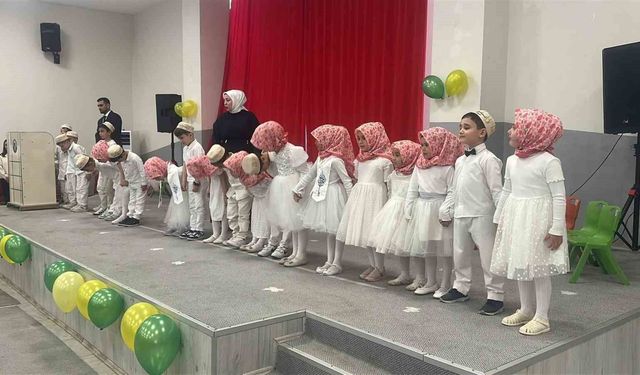 Çavdarhisar'da 4-6 Yaş Kur'an Kursu öğrencilerinden yılsonu gösterisi