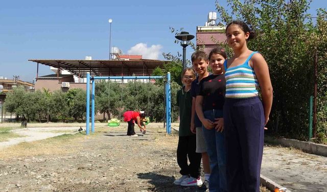 Çöpleri yakmak isterken oyun parkını yaktı