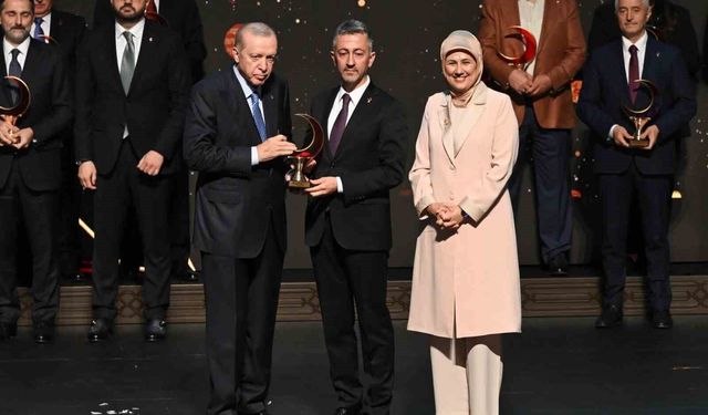 Cumhurbaşkanı Erdoğan'dan KARDEMİR'e 'Yılın Kurumsal Kan Bağışçısı' ödülünü