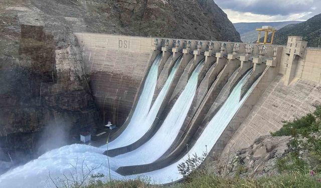 Çüngüş'te baraj yolundaki bozuk güzergahın onarılması istendi