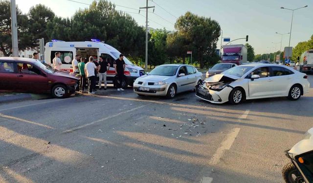 D-650'de iki otomobil kafa kafaya çarpıştı: 1 yaralı