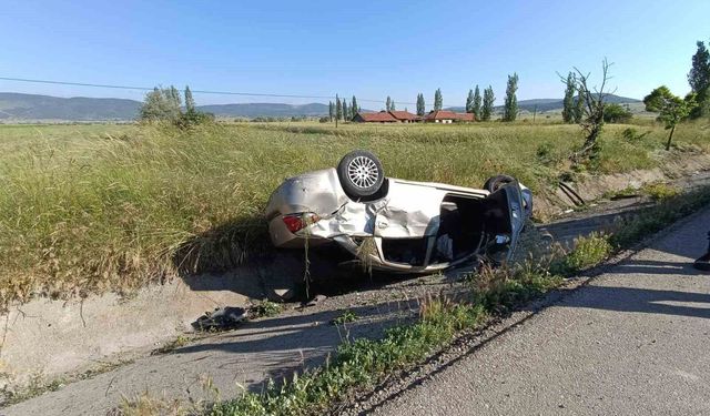 Devrilen otomobilde bir kişi öldü, 3 kişi yaralandı