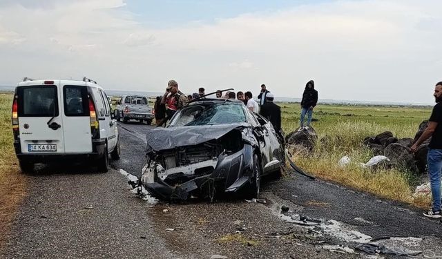 Diyarbakır'da 2 kişinin öldüğü kaza anı cep telefonu kamerasına yansıdı