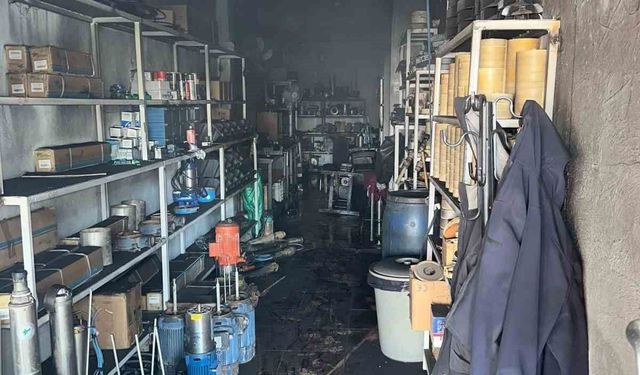 Diyarbakır'da çıkan yangında iş yeri kullanılamaz hale geldi