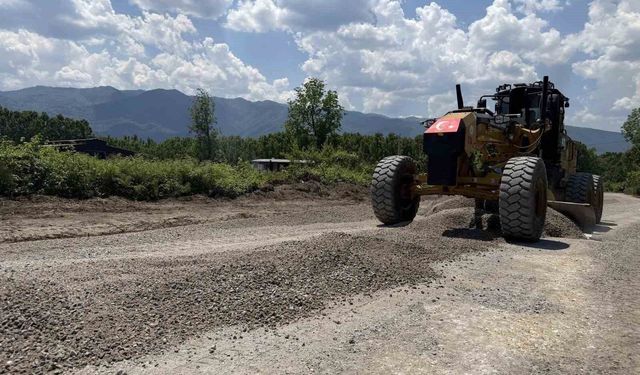Duraklar köyünde yol çalışmaları sürüyor