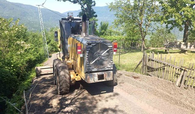 Düzce'de köy yollarında çalışmalar sürüyor