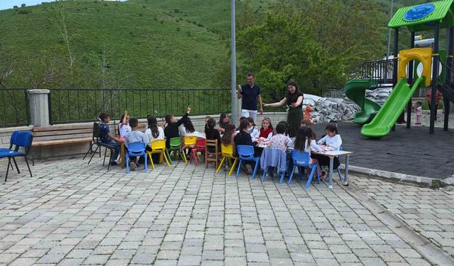 Eğitim gönüllüleri Gevaşlı öğrencilere unutulmaz bir gün yaşattı