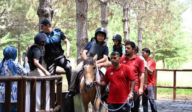 EMŞAV şehit ve gazi çocuklarıyla bir araya geldi