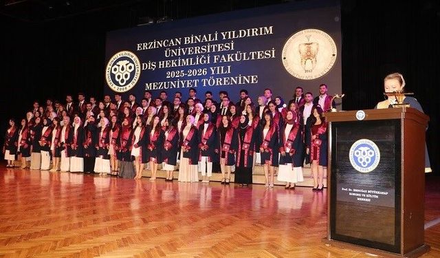 Erzincan'da 82 genç diş hekimi mezuniyet coşkusu yaşadı