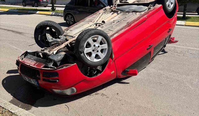 Erzincan'da otomobil takla attı: 1 yaralı