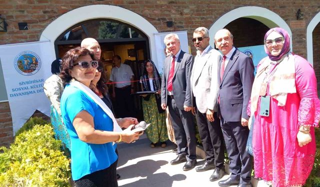 Eskişehir'de yıl sonu 'El Sanatları ve Nakış Sergisi' açıldı