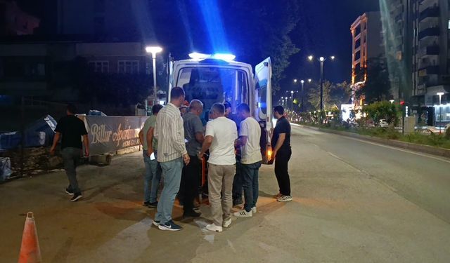 Evine giderken asansör boşluğuna düşüp ağır yaralandı