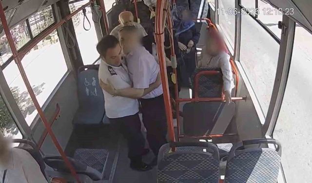 Fenalaşan yolcu için şoför ve yolcular seferber oldu