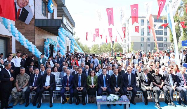 Gaziantep Büyükşehir, Meral-Beyhan Uslu Alzheimer Merkezi'ni hizmete açtı