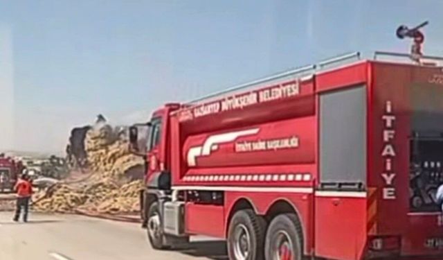 Gaziantep'te saman balyası yüklü tırda yangın