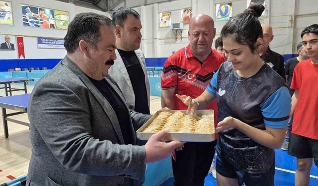 Gözel'den Sivas'taki milli sporculara moral ziyareti