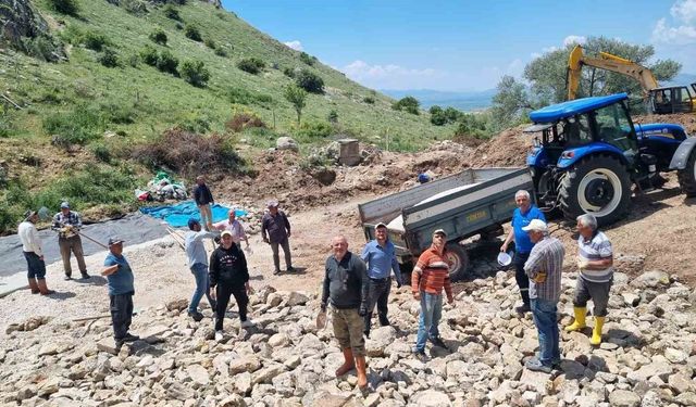 İmece usulüyle köylerinin içme suyu hattını yenilediler