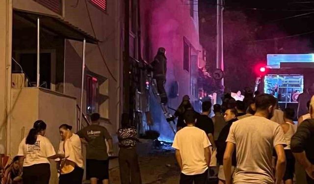 İzmir'de bir otelde çıkan yangında patlama sesi paniğe neden oldu