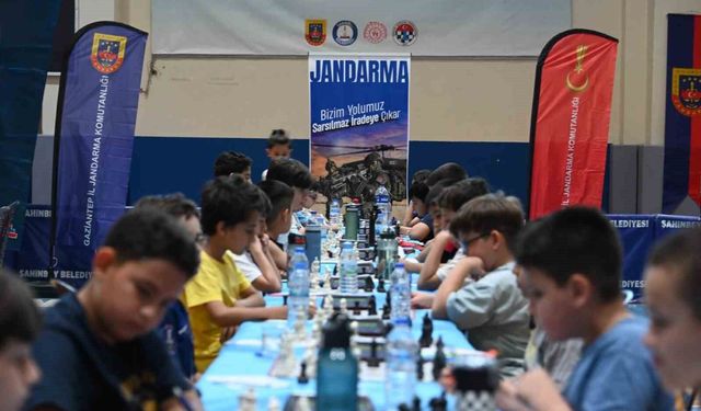 Jandarmadan ödüllü satranç turnuvası
