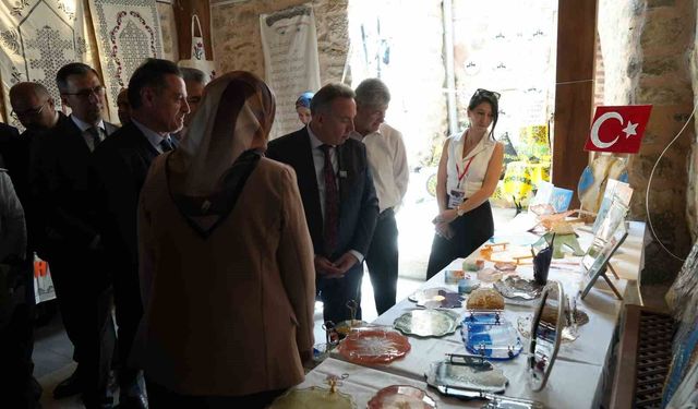 Kaldıkları yurtlarda yıl boyunca eğitim alan öğrencilerin eserleri görücüye çıktı
