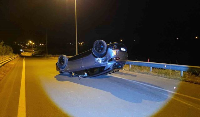 Kamyon ve otomobile çarpan araç takla attı: 2 yaralı