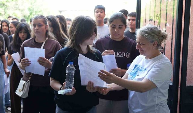 Kırıkkale'de LGS heyecanı: Veliler dua etti, öğrenciler ter döktü