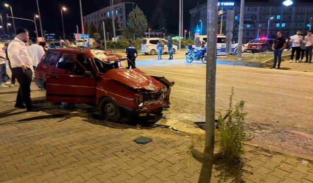 Kırmızı ışıkta dehşet: Genç motosikletli 36,5 metre sürüklendi