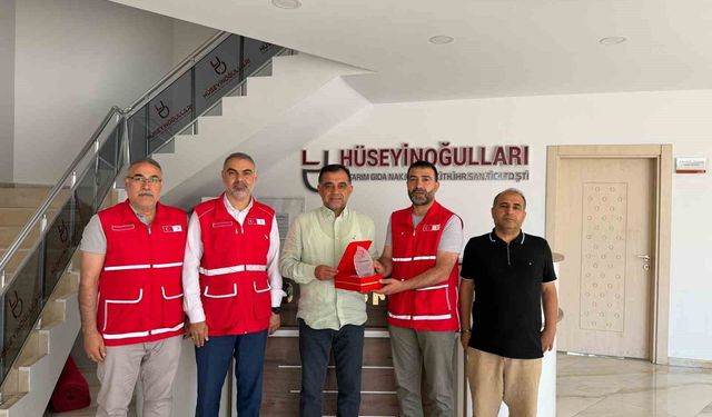 Kızılay'dan Veysi Duyan'a 'Yılın Bağışçısı' ödülü