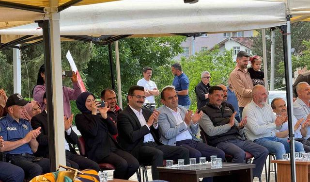 Kur'an kursu öğrencilerinin hazırladığı programa yoğun ilgi