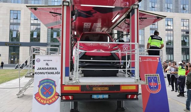 Kütahya'da Jandarma'nın 187. Yılına Özel Trafik Güvenliği etkinliği ilgi gördü